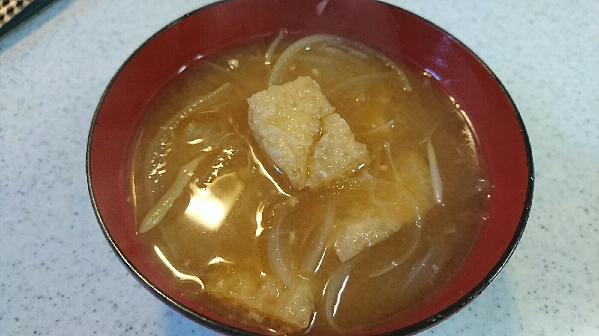 玉ねぎと油揚げの味噌汁