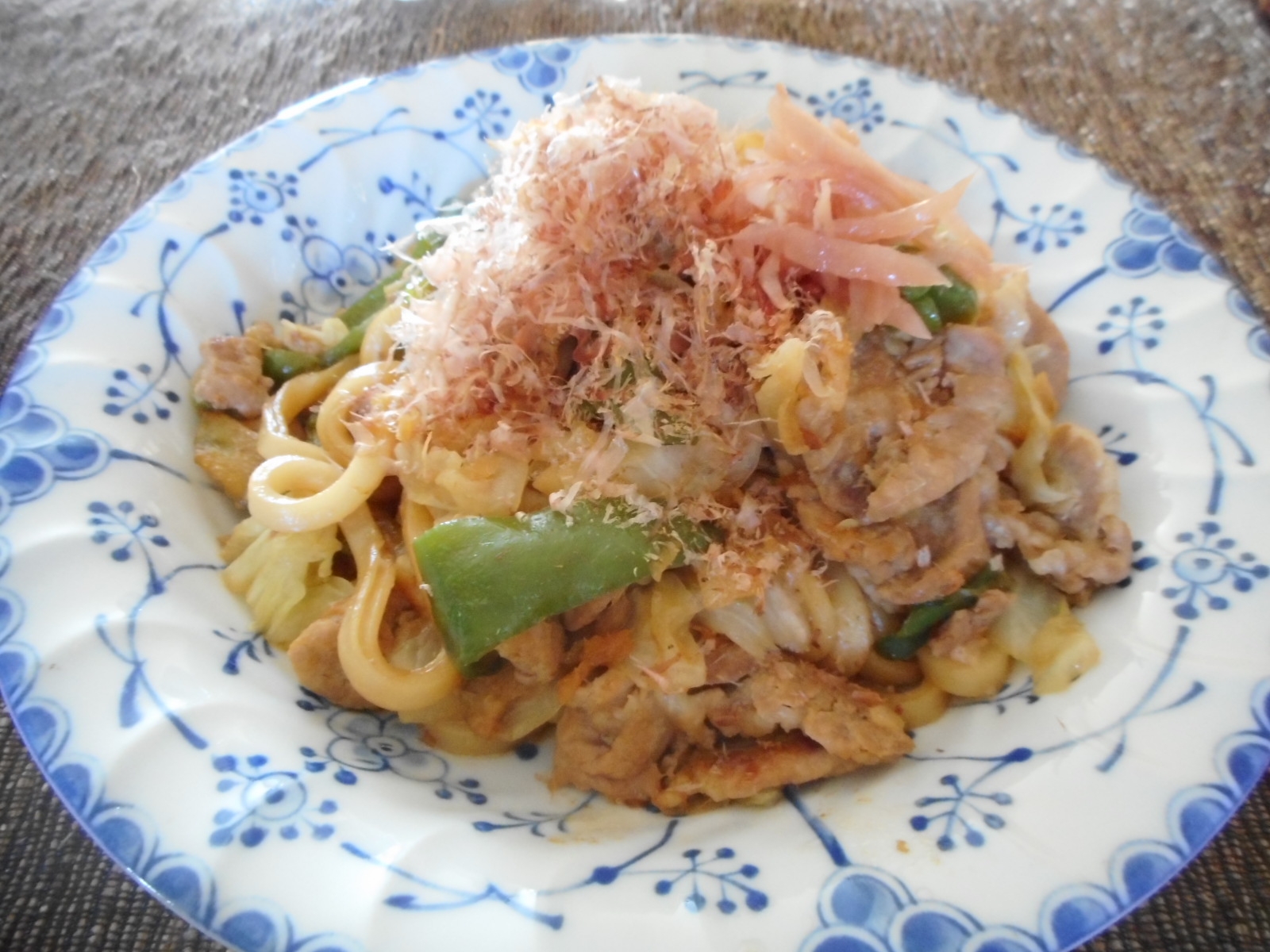 キャベツとピーマンのしょうゆ麹焼うどん