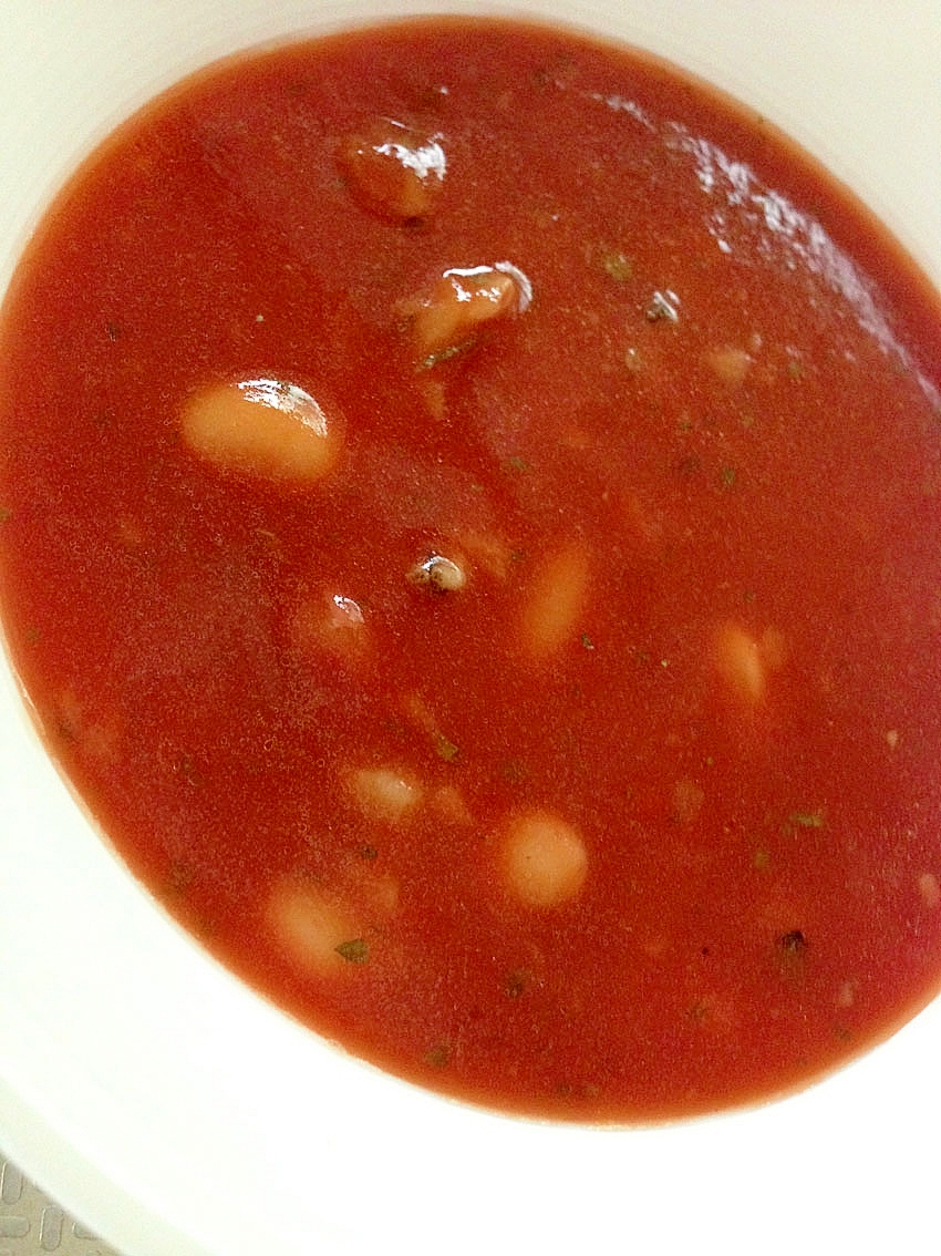 豆とトマトのスープ