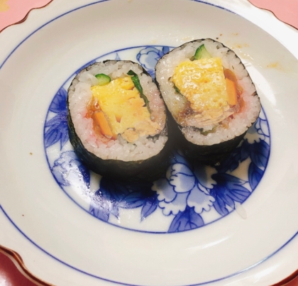 蒸し鶏とにんじんと卵入り♡海苔巻き