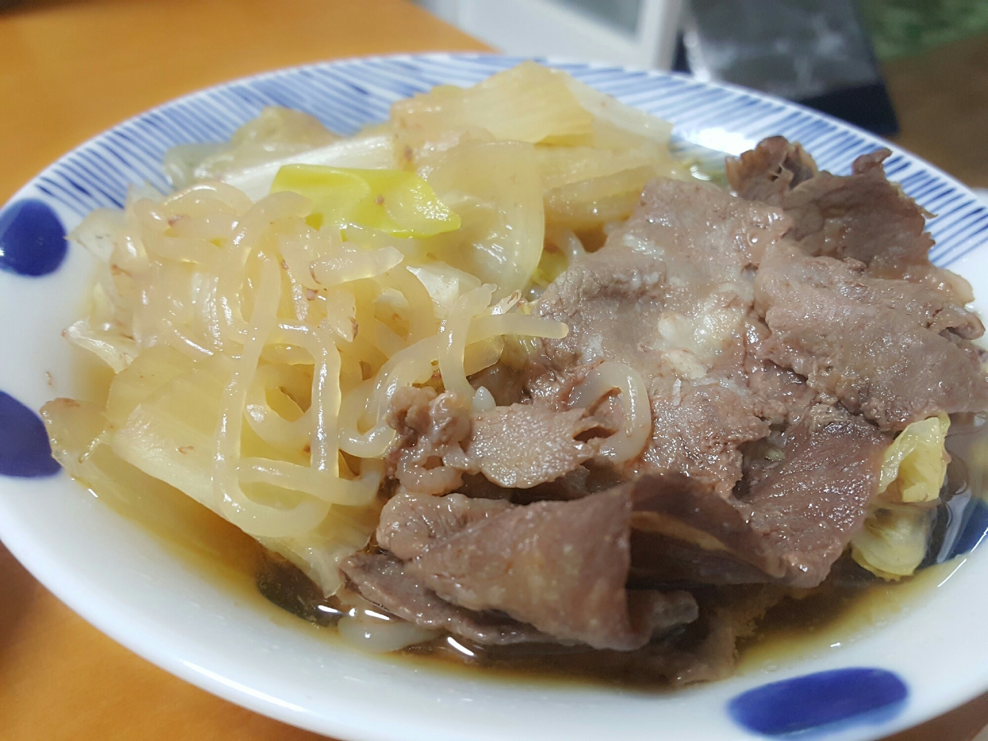 牛バラ肉と白菜のすき焼き風煮込み