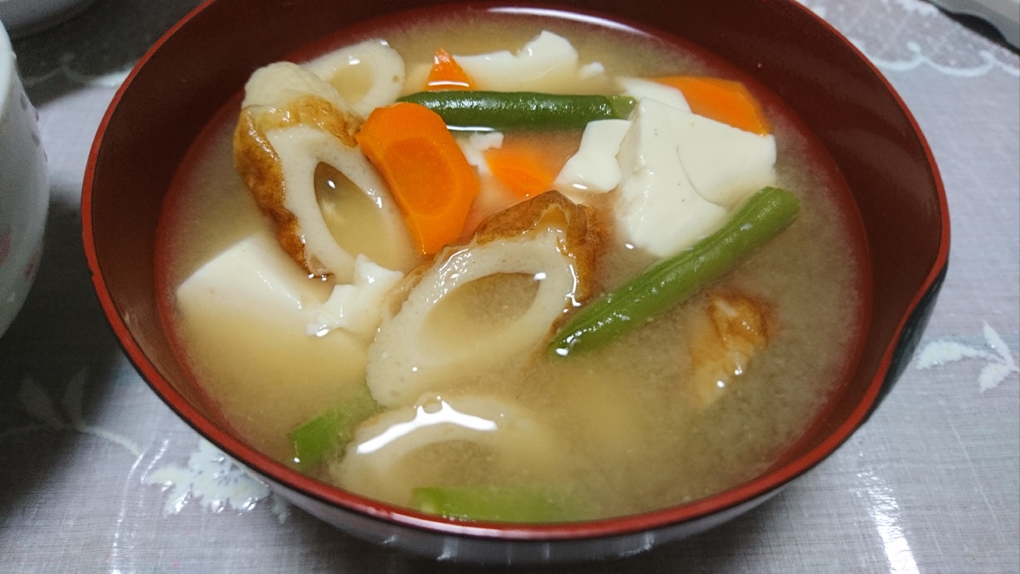 ちくわ入りの具沢山の味噌汁