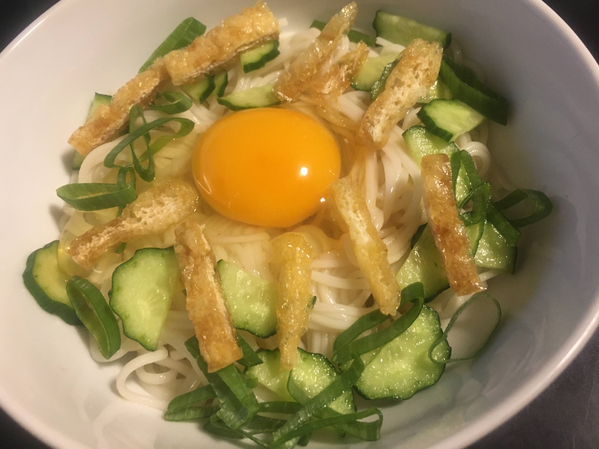 きゅうり、ねぎのきつね月見そうめん