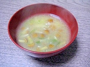 なめことえのきのきのこ汁