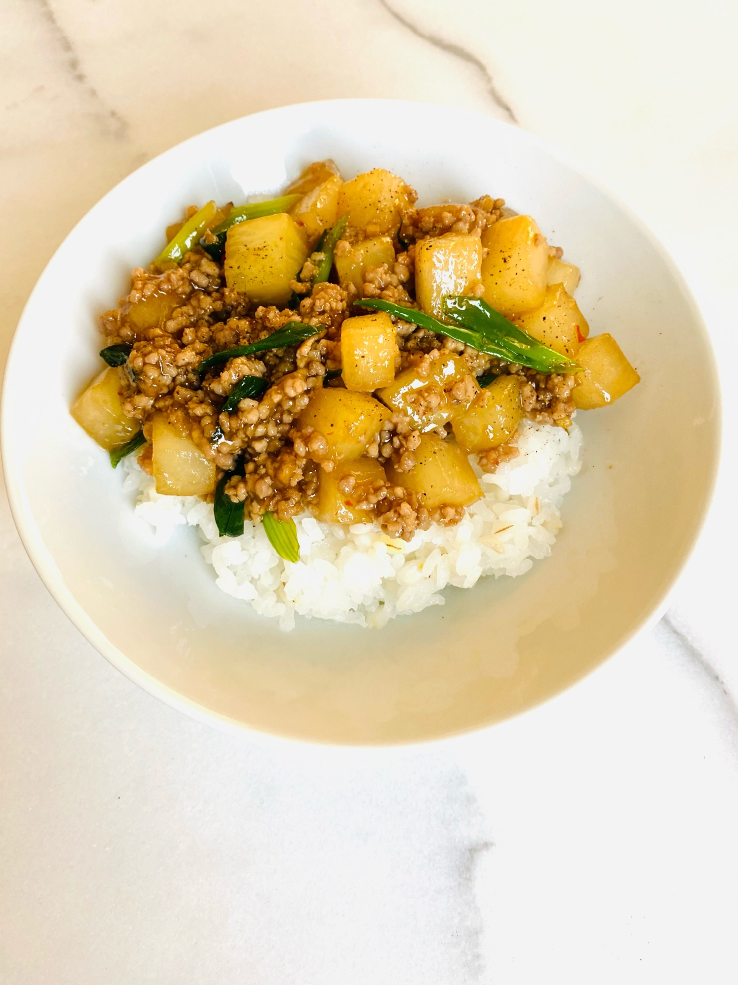 主夫がつくる大根と豚ひき肉のピリ辛そぼろ丼