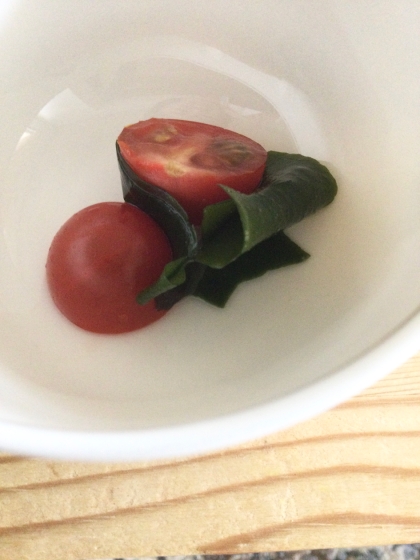 柚子の風味♪わかめトマト和え