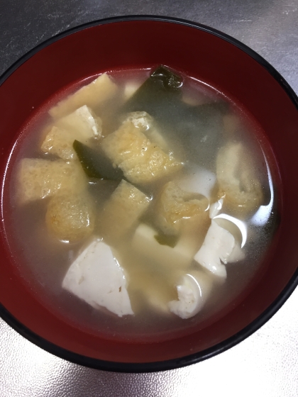 豆腐・わかめ・油揚げの味噌汁