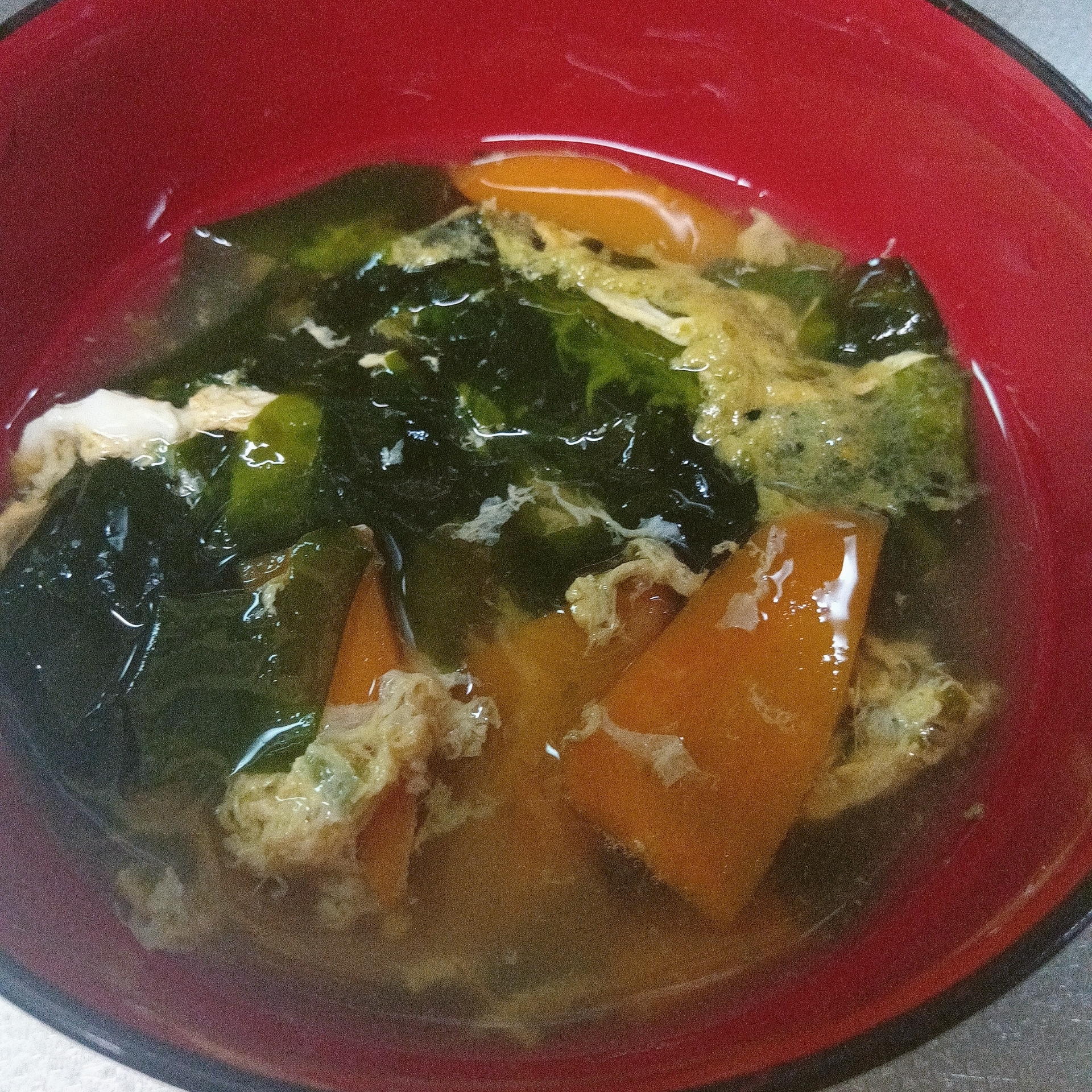 人参と卵のわかめスープ