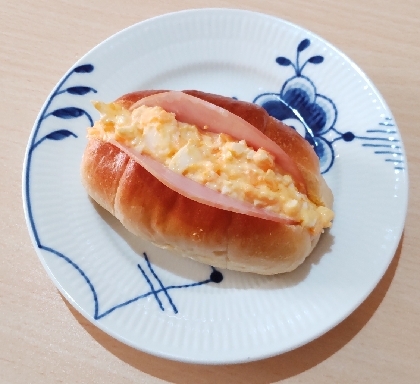 手作りのバターロールで作ってみました！簡単で美味しかったです♪