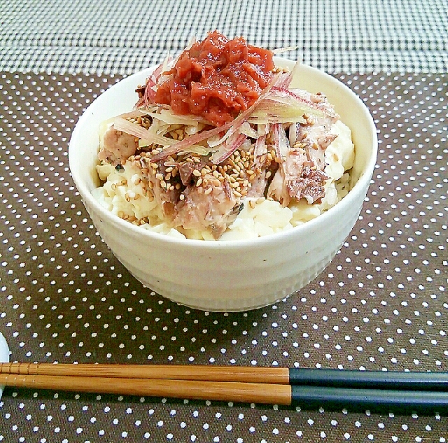 梅とサバ缶で豆腐丼