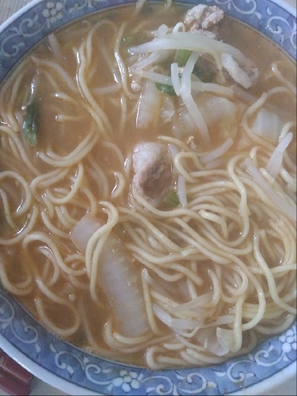 【袋麺を簡単アレンジ】野菜たっぷり緑のタンタンメン