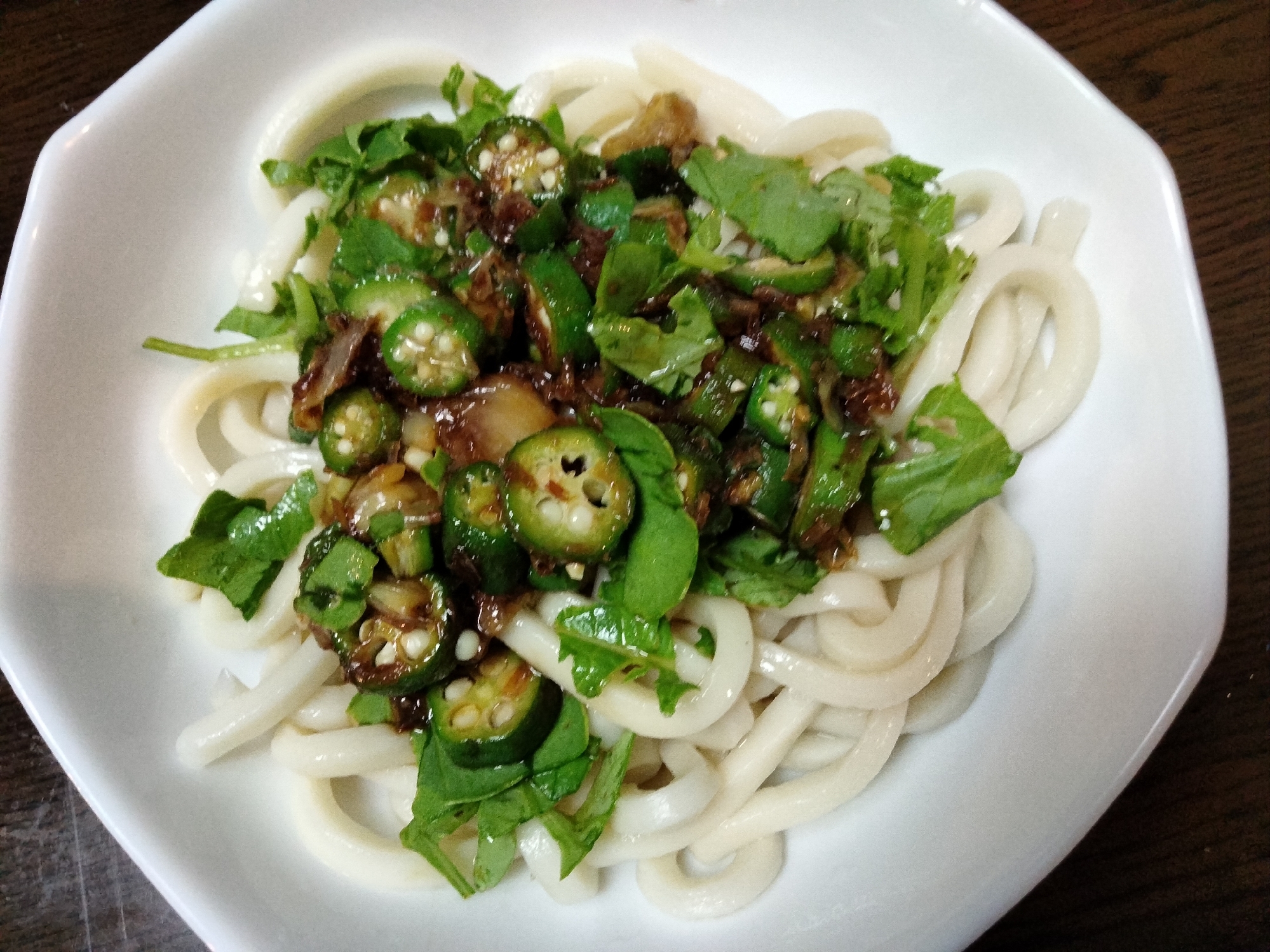 冷やしうどん オクラみょうがのおかか和えのせて