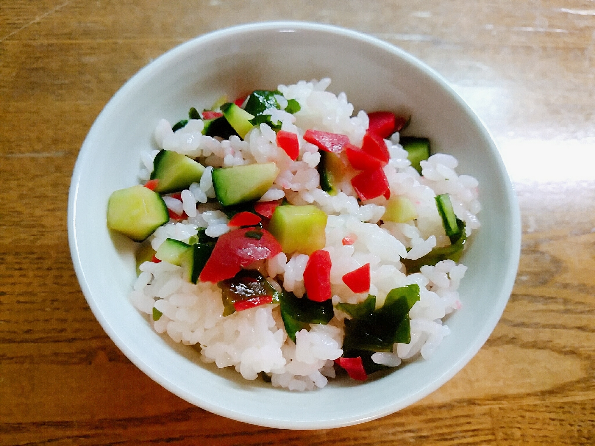 胡瓜と梅とワカメの酢飯