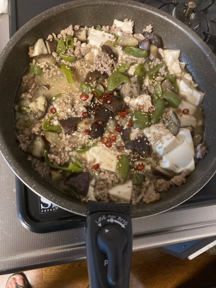 茄子と豆腐とひき肉の赤みそ煮込み