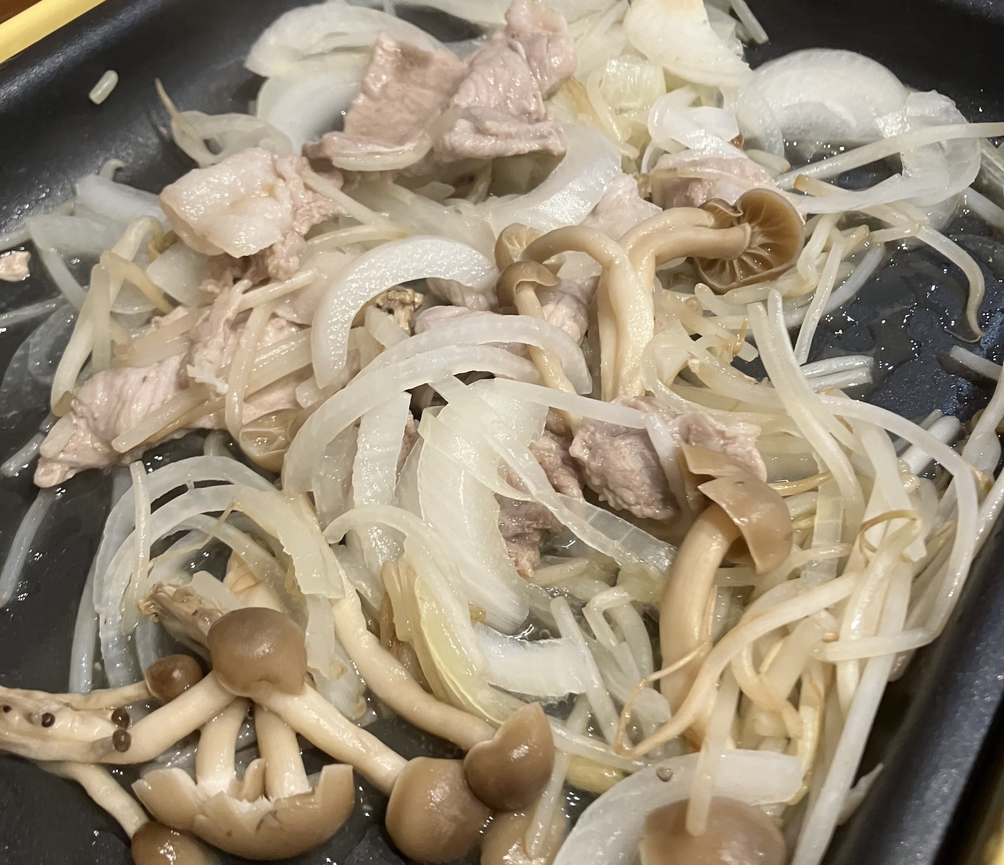 しめじと新玉ねぎのあっさり炒め