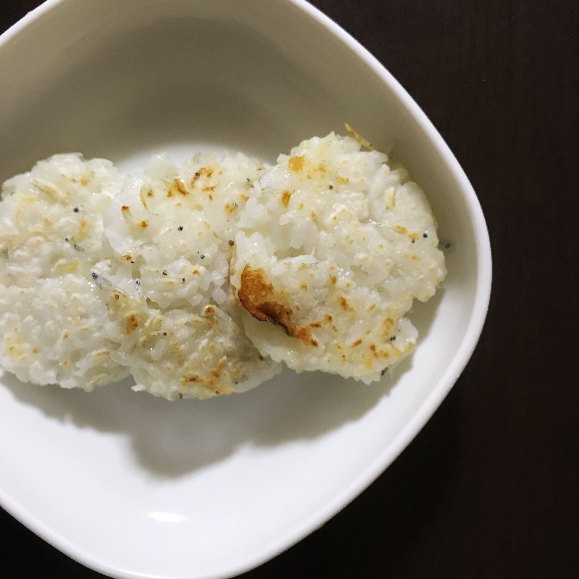 離乳食後期☆しらすとチーズの軟飯おやき