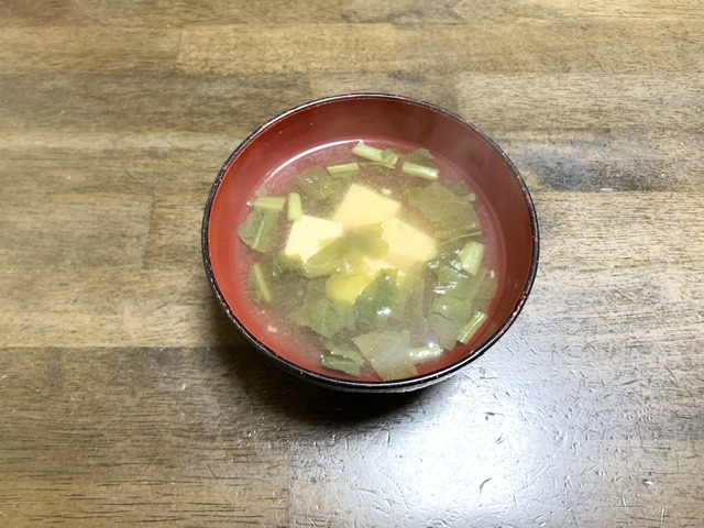 味噌汁レシピ　豆腐とかぶの葉の味噌汁