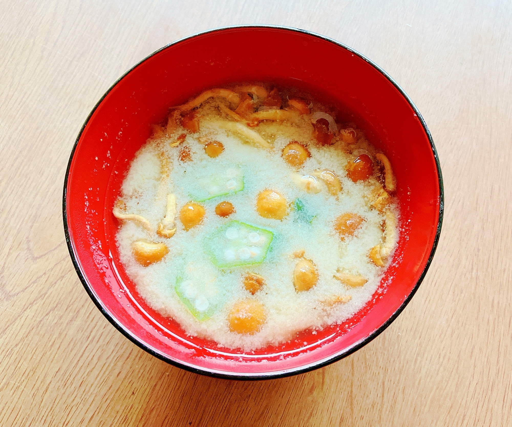 なめことオクラの白味噌汁