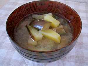 しょうが入り * ナスとじゃがいものお味噌汁 