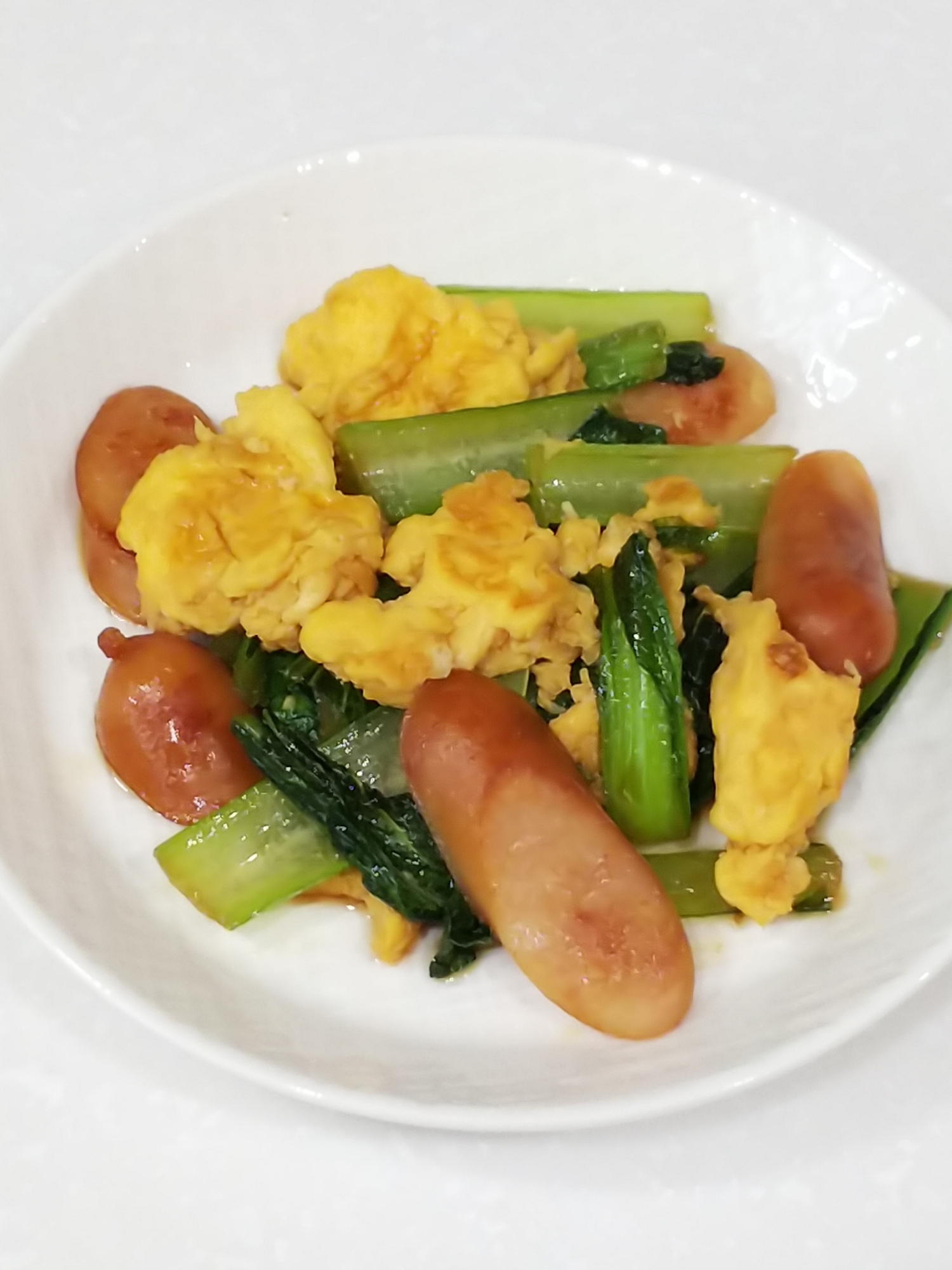 小松菜とウインナーと卵の炒め物