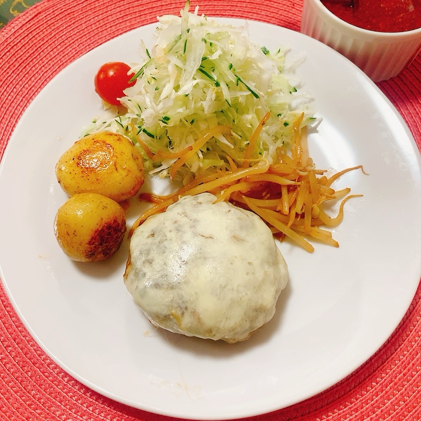 国産モッツァレラチーズ乗せハンバーグ✧˖°