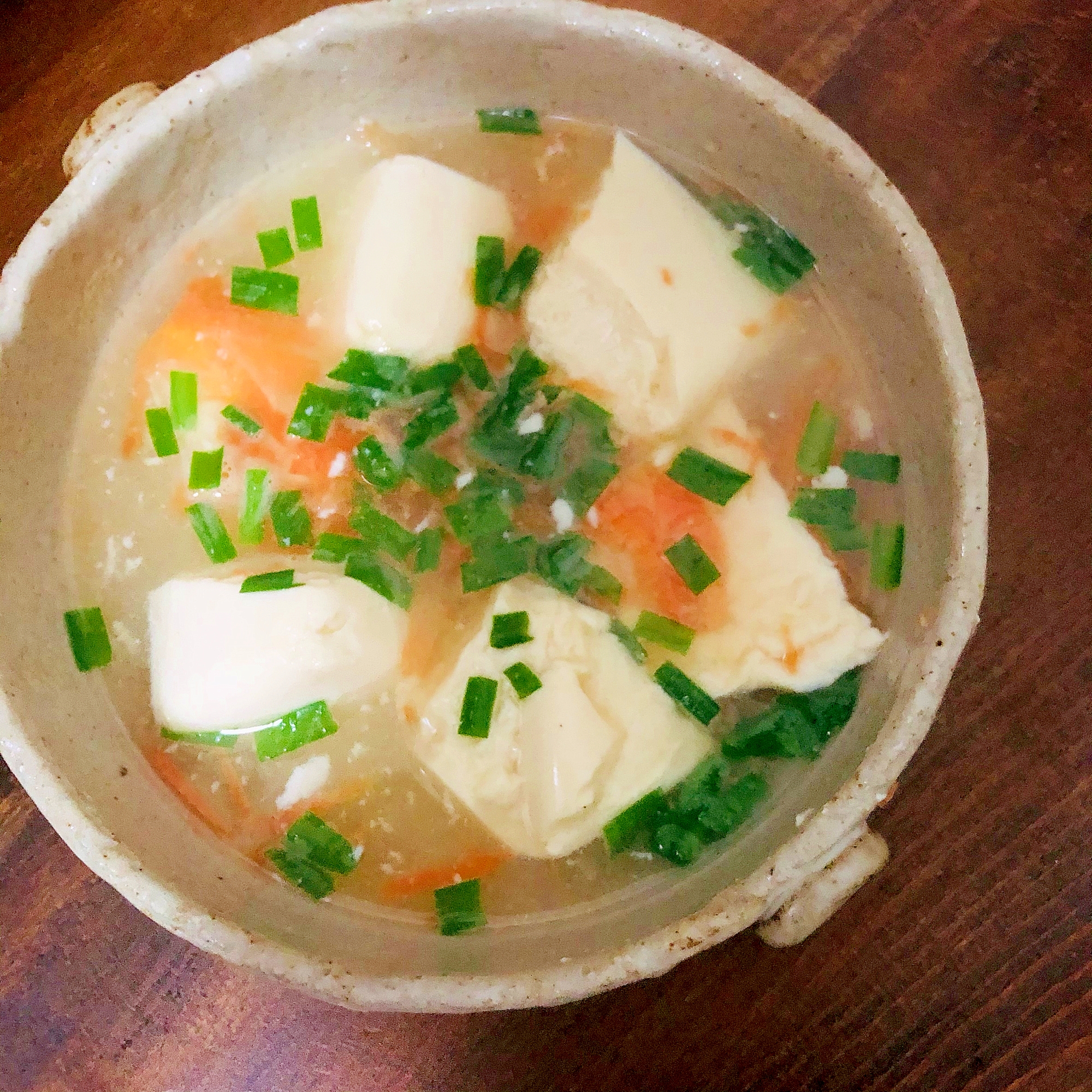 豆腐とニラと人参のスープ