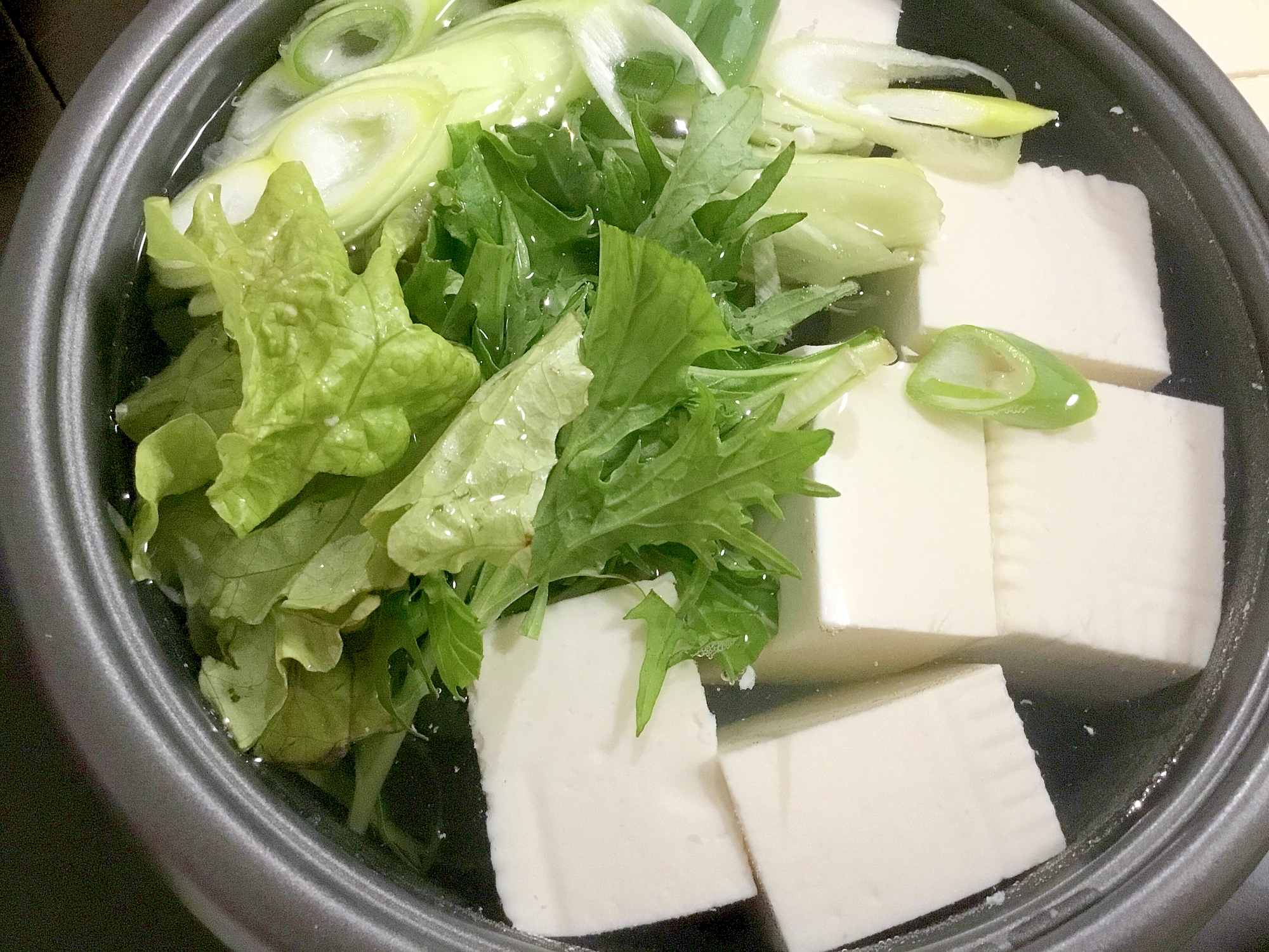 水菜とレタスの湯豆腐