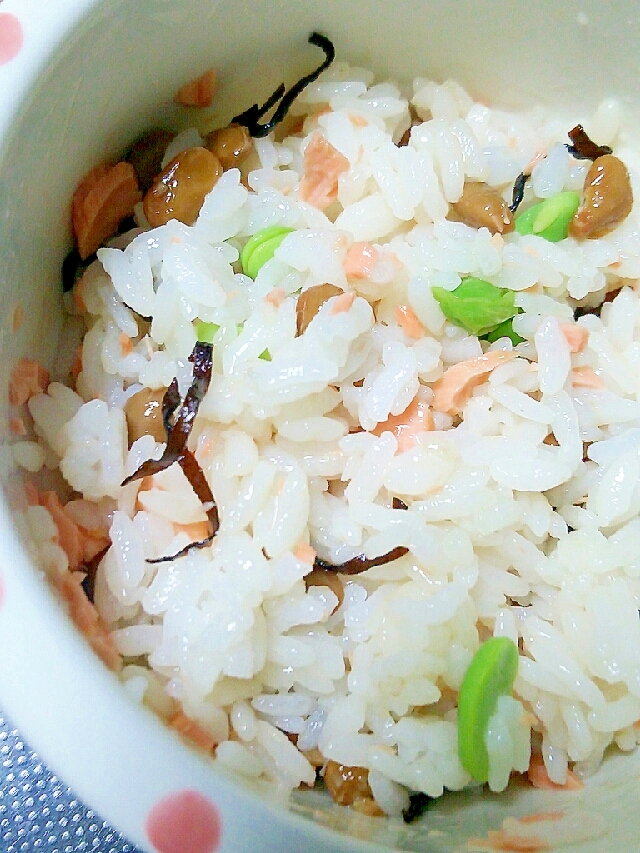 離乳食☆鮭と枝豆と塩こんぶの納豆ごはん