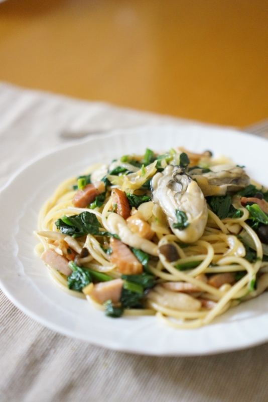 簡単具だくさん 牡蠣とほうれん草のバター醤油パスタ レシピ 作り方 By あつママ29 楽天レシピ