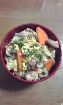 親子丼は玉ねぎと鶏肉だけという固定観念にとらわれていましたが具材を増やしていいんですね。おいしかったです、ごちそうさまでした。❤また作ります。(#^.^#)