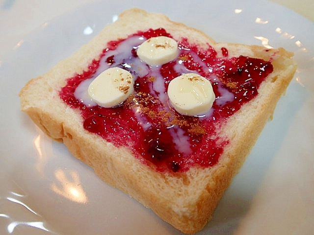 ブルーベリージャムとキャンディーチーズのミニ食パン