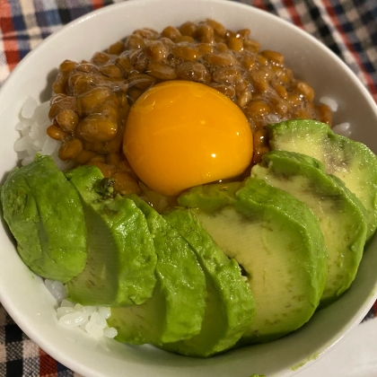 1分でできる!定番アボカド納豆丼