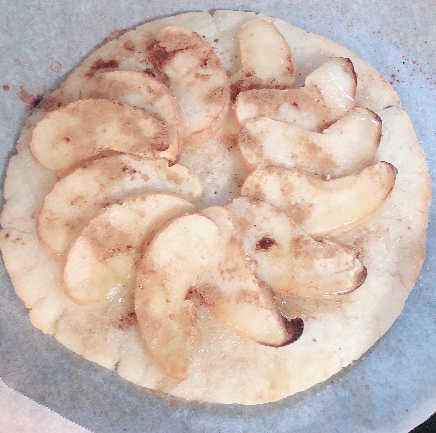 米粉でりんごとシナモンのピザ