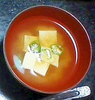 オクラと豆腐の味噌汁