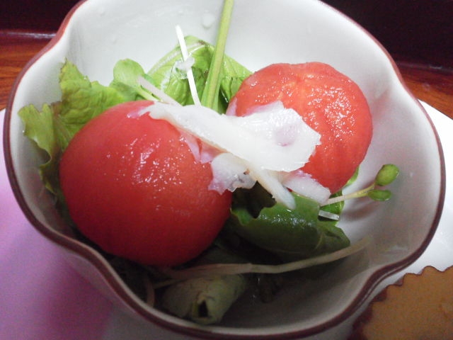 蒲鉾とミニトマトの紅白サラダ