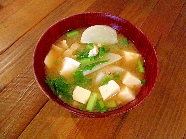 *ほっこりおいしい♪かぶと豆腐の味噌汁*