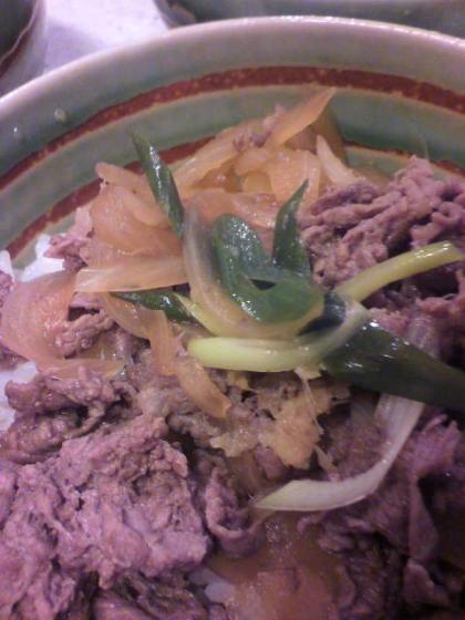 今まで適当に作っていた(笑)牛丼ですが、牛丼の王道を知りました(^o^)
つゆだくで、お肉も柔らかく♪美味しくできました～
ありがとうございました！