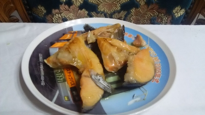 鮭のかまの部分を使用して作ってみました
オリーブオイルでぱりっ
お弁当用にしました