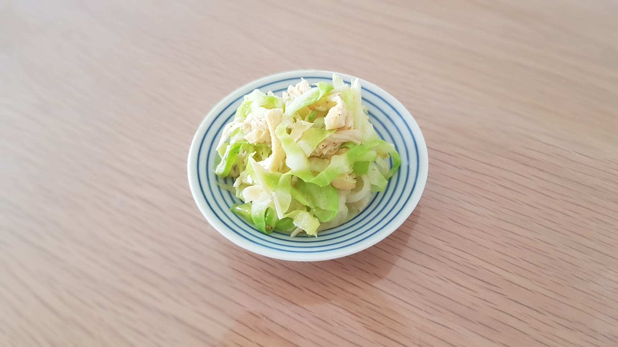 ごま油の香りで食欲が増す！しっとりキャベツの副菜