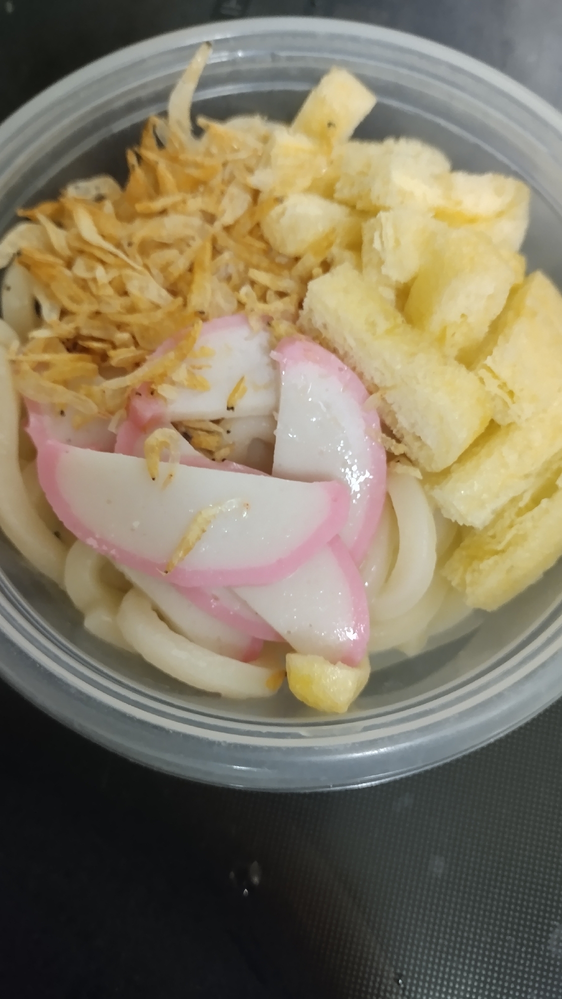 油揚げとかまぼこと素干しエビのぶっかけうどん