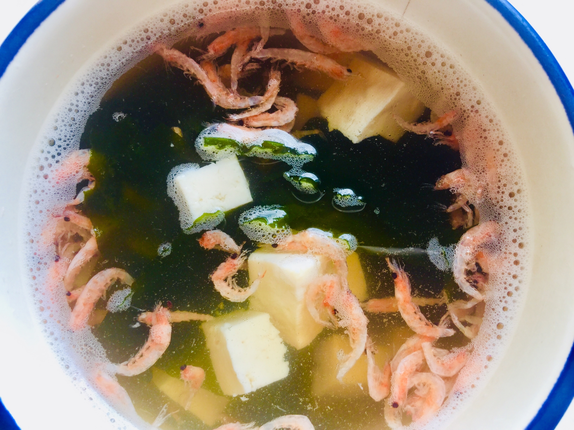 豆腐と桜えびとわかめのスープ
