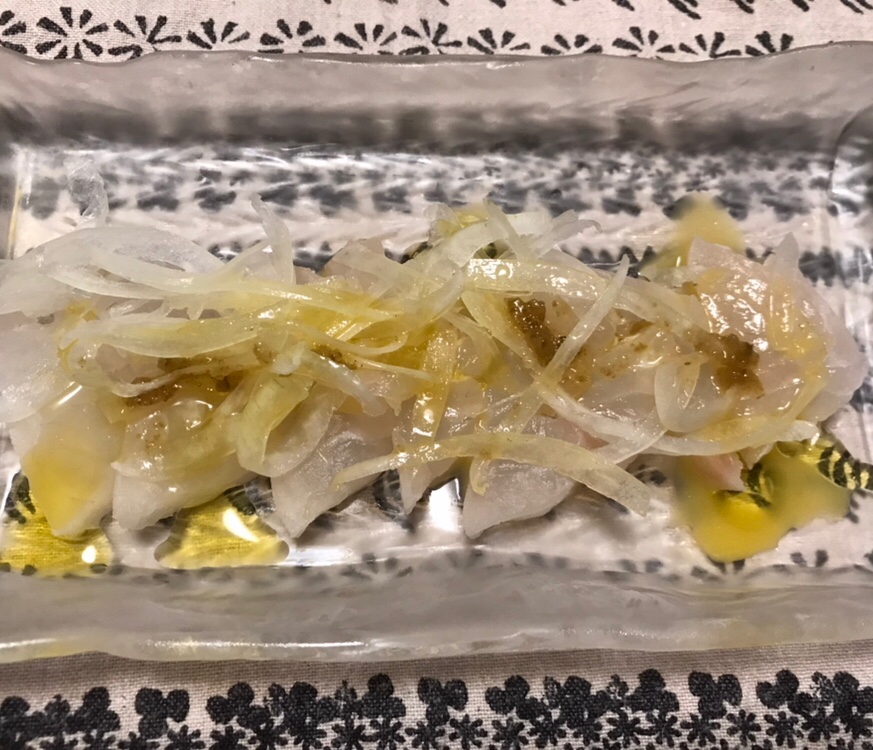 玉ねぎと柚子胡椒の鯛のカルパッチョ