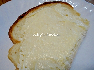 ふんわりレモンバタースプレッドの焼かない食パン
