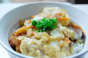 トンカツの卵とじ丼