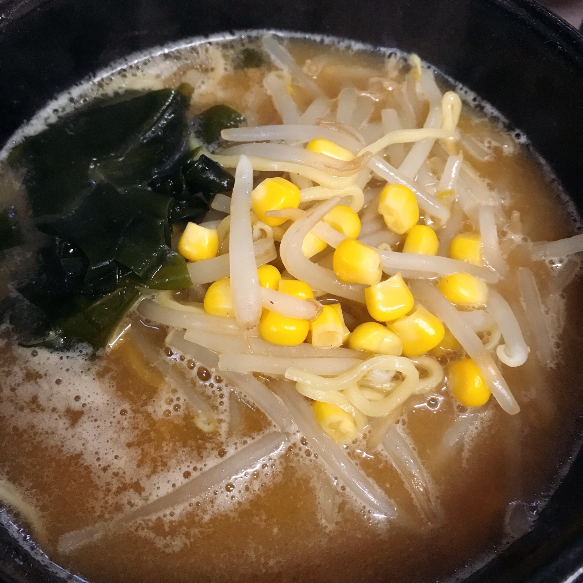 わかめも入った味噌ラーメン