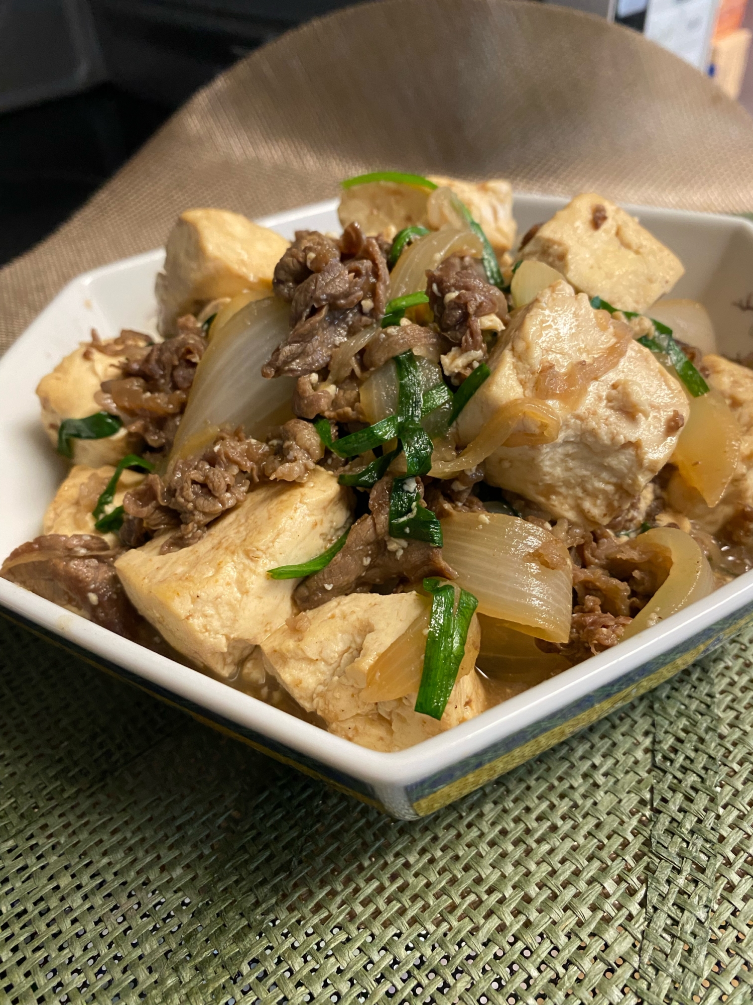 時短で作る❣️新玉ねぎとニラのしみしみ肉豆腐