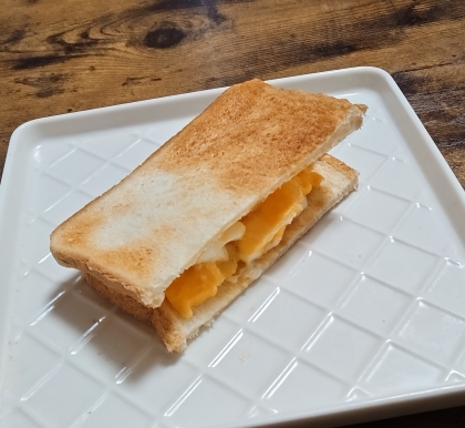 国産チーズのたまごサンド