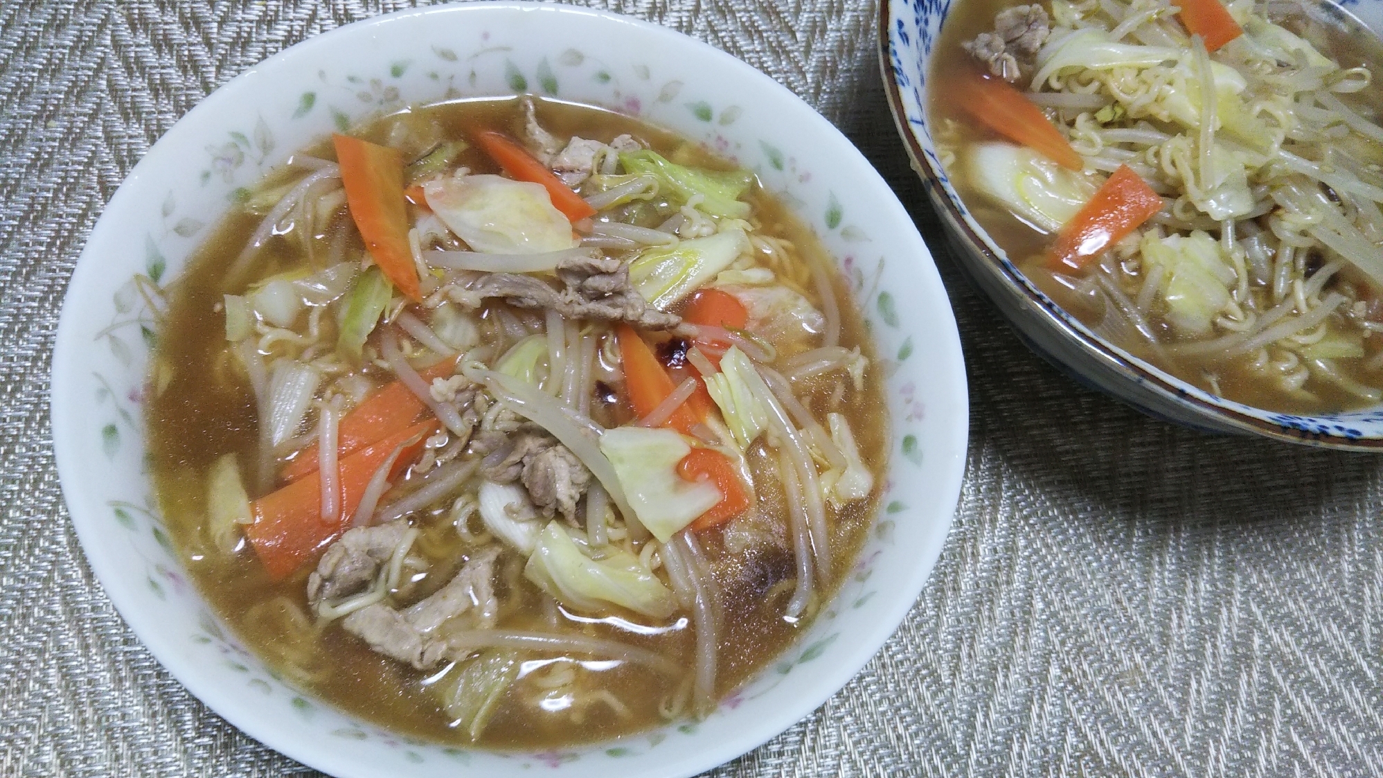 キャベツともやしと豚肉と人参入りあんかけラーメン☆