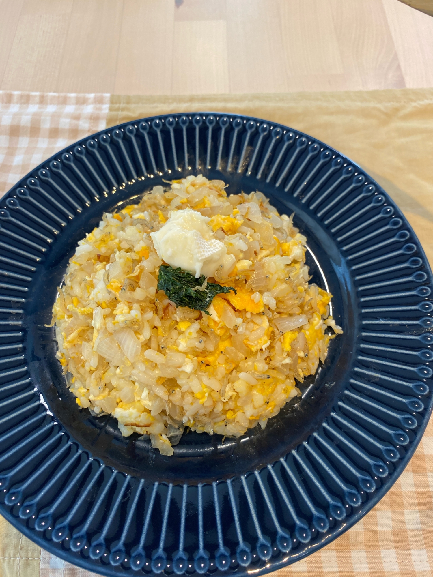 カルシウムたっぷり☆じゃこシソチーズ炒飯