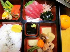 いつもの煮物を目先を変えて／「松花堂弁当」仕立て